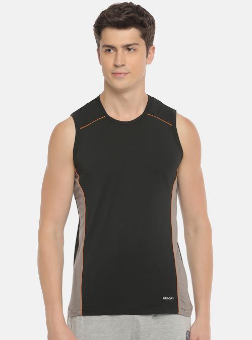 Macroman M Series Men Black Solid Cotton Single Round Neck T-shirt