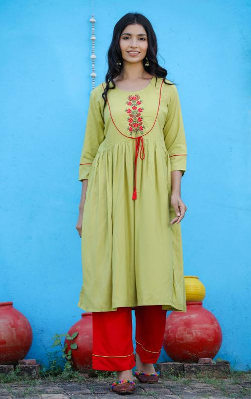 Unisets Women Green Embroidered Rayon Kurta and Pant Set
