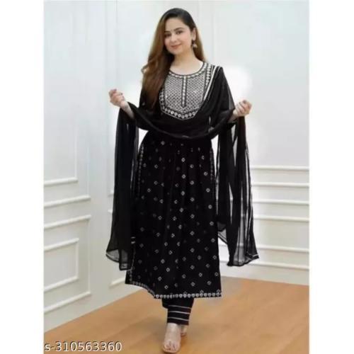 HEER CRECATION Women Embroidered kurta set