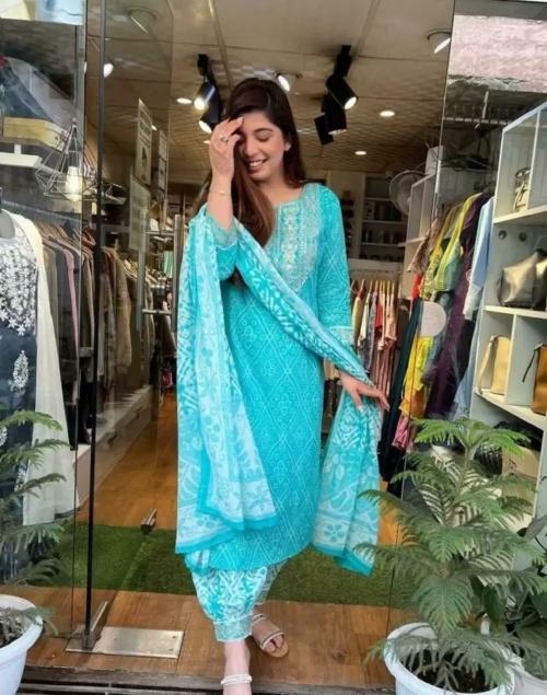 Shoecom Women Kurta, Dhoti Pant & Dupatta Set