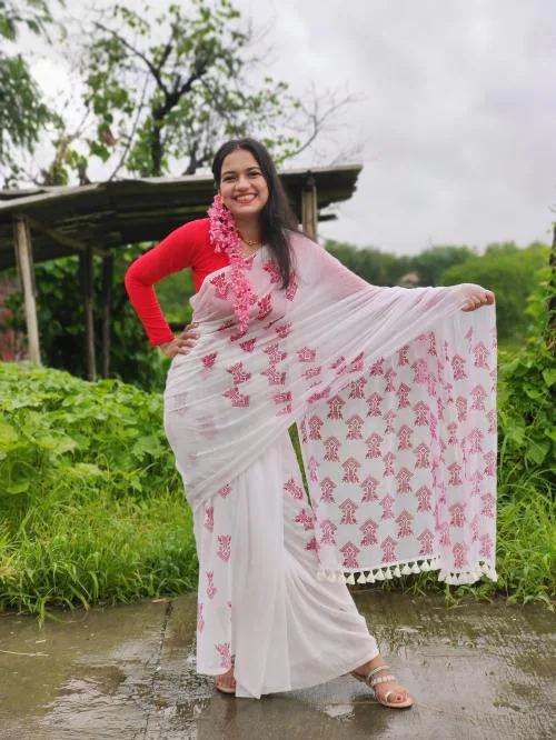 APAAPI THREADS OF GLORY White mulmul cotton saree