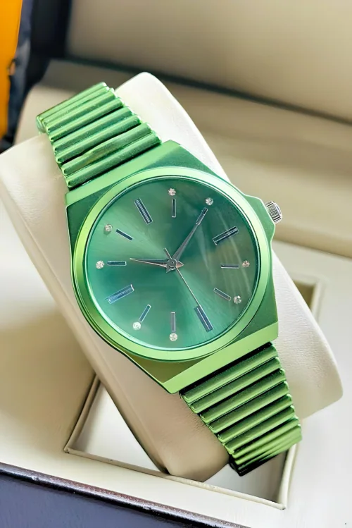 ILOZ New stylish Simple green Business Women's Steel Band Quartz analog Wrist Watch for women