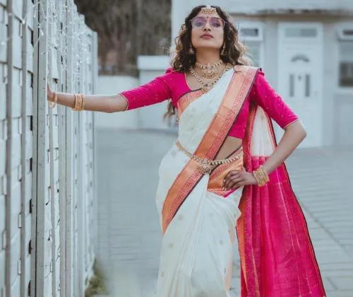 PITHAVADIWALA Women White and Pink Woven Pure Silk Saree with Unstitched Blouse Piece