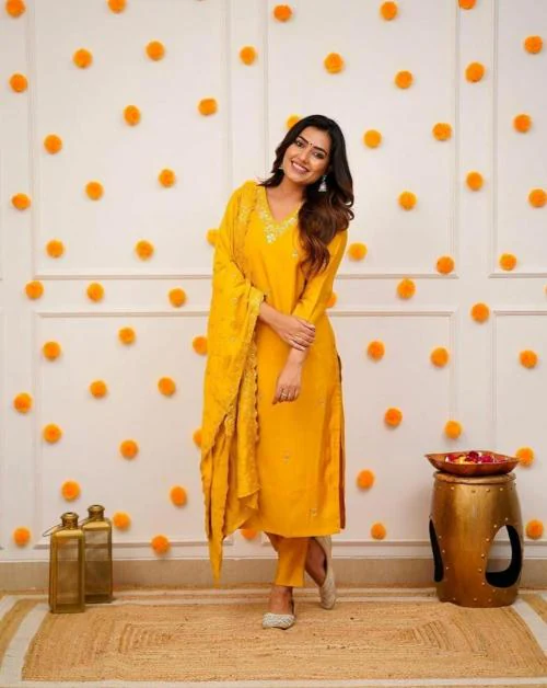stylehoney Women's Yellow Embroidery Viscose Chanderi Regular Fit 3/4 Sleeve Lightweight Ethnic Wear Kurti Pant And Dupatta Set (S-Size)