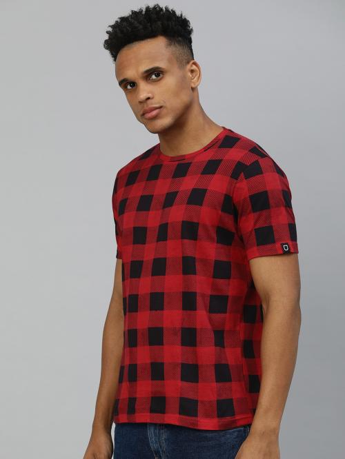 Urbano Fashion Men's Red, Black Checkered Slim Fit Half Sleeve Cotton T-Shirt