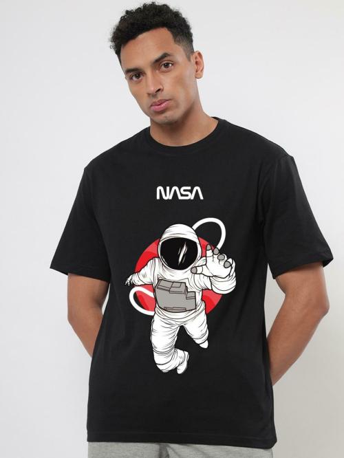 Bewakoof Men's Black NASA Astronaut Graphic Printed Round Neck Short Sleeve Oversized T-shirt