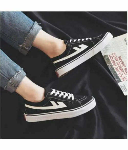 Robbie Jones Black Sneakers for Men