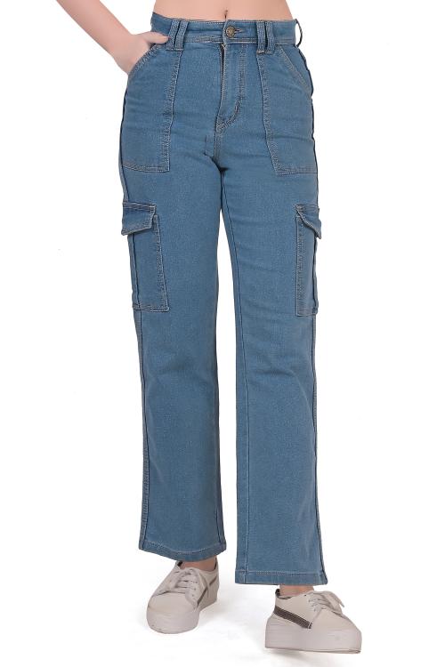 Cefalu women high rise light blue cargo jeans.