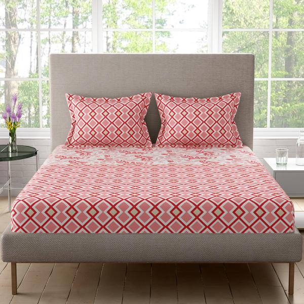 Home Expressions USA Red Geometric Cotton Super King Bedsheet with 2