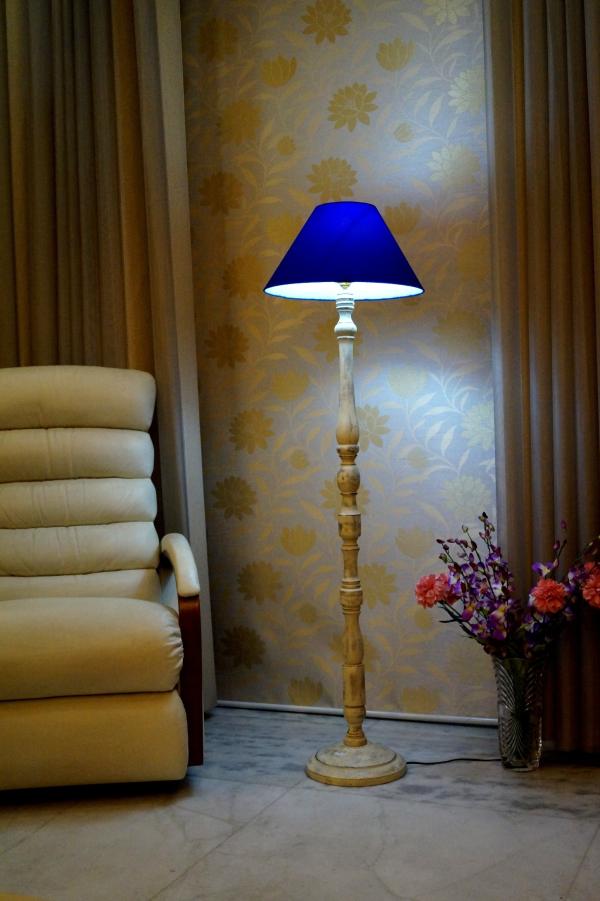 Tu Casa White Mango Wood Floor Lamp, Blue And White Floor Lamp