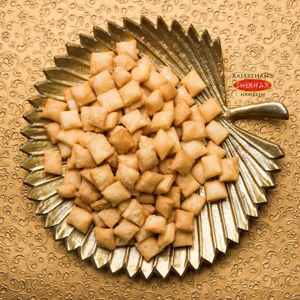 Shekhaji Ajwain Mathri And Namak Para 800 gm ( Pack of 4 200 gm each ) Chai Time Snack