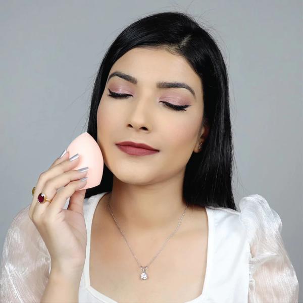 Flicka Beauty Blender with Case Makeup Sponge for blending liquid Foundations,Powders for Women