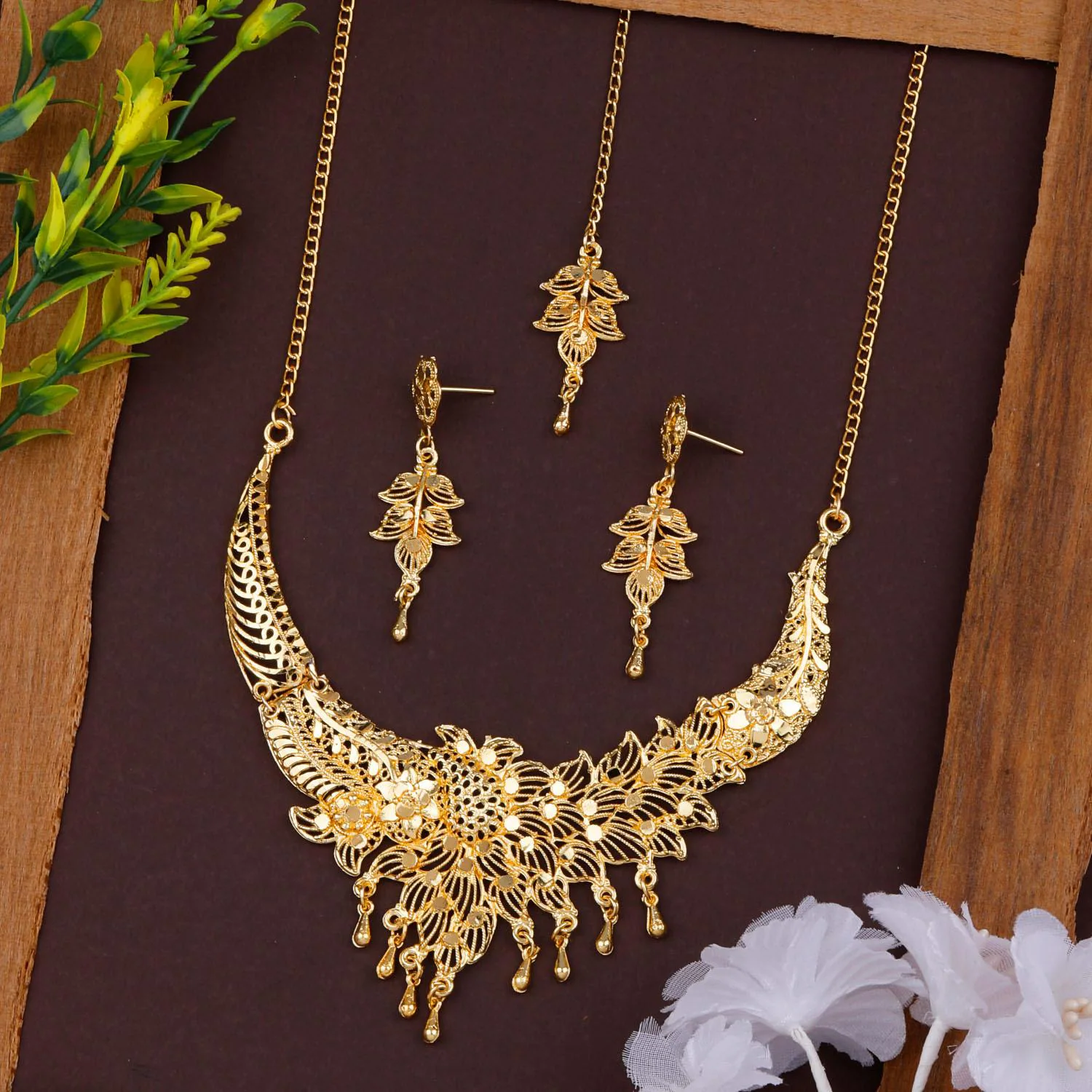 Buy SILVER SHINE Gold Plated Jewellery Set For Women Looks Gorgeous In  Wedding Online at Best Prices in India - JioMart.